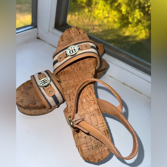 Tommy Hilfiger Women’s Hottie Cork Logo Gold Hardware Open Toe Wedges Size 8M - Picture 8 of 8
